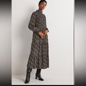 Boden floral smocked tiered midi dress size 14 nwt. D0306 BLK